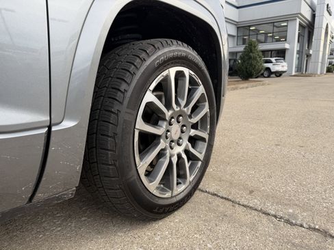 Used 2021 GMC Acadia Denali w/ Denali Technology Package image 16