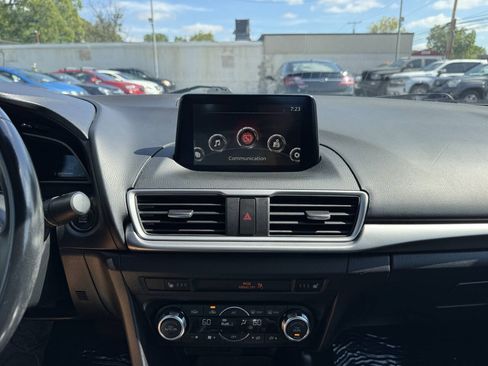 Used 2018 MAZDA MAZDA3 Touring FWD image 18