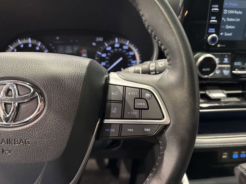 Used 2022 Toyota Highlander XSE image 24