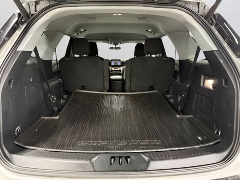 Used 2023 Ford Explorer XLT image 9