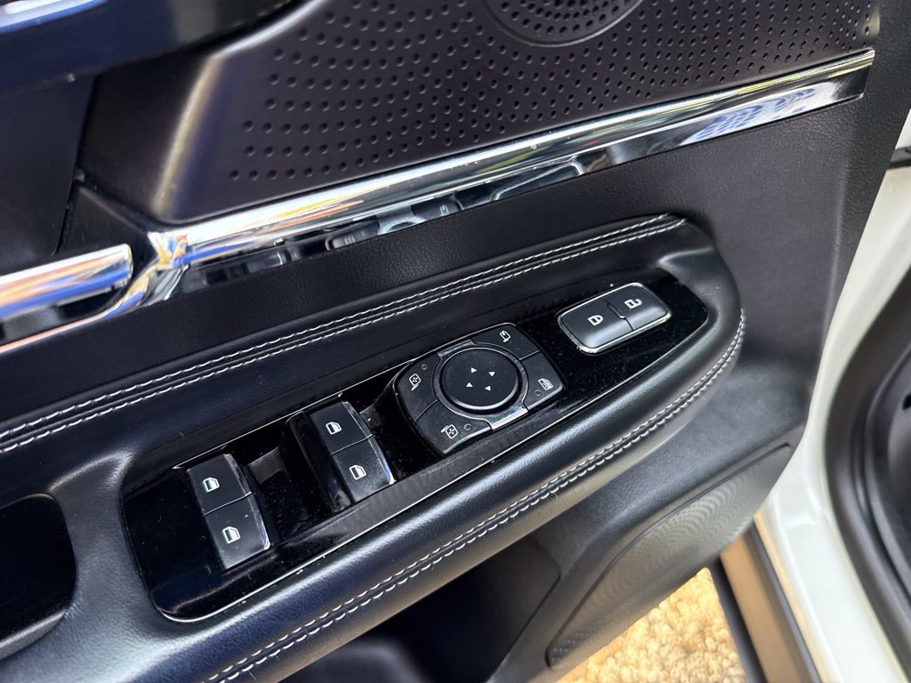 Used 2025 Lincoln Corsair AWD w/ Equipment Group 101A image 9