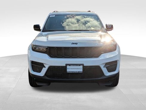 New 2025 Jeep Grand Cherokee Altitude image 8