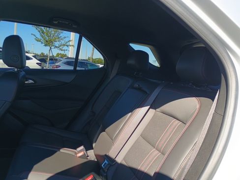 Used 2022 Chevrolet Equinox RS w/ Infotainment Package image 16