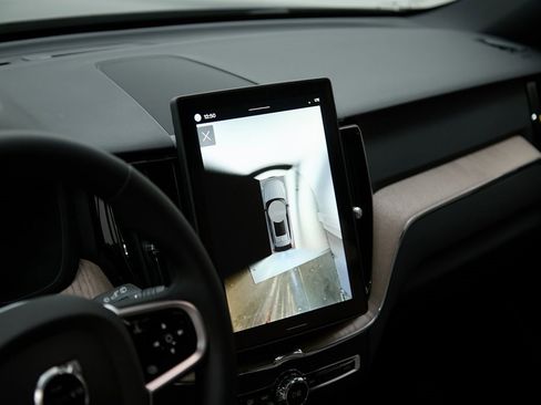 New 2026 Volvo XC60 B5 Plus w/ Protection Package Premier image 17