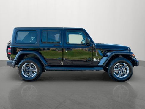 Used 2019 Jeep Wrangler Unlimited Sahara AWD/4WD image 8