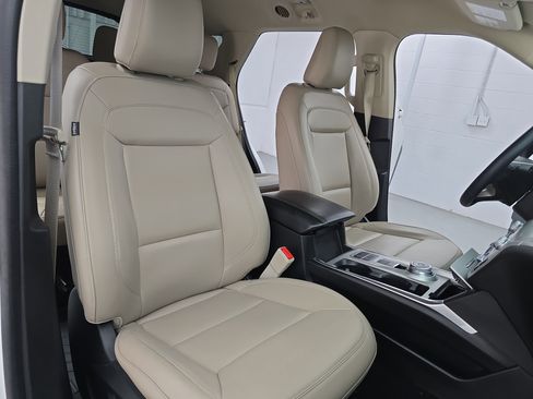 Used 2023 Ford Explorer XLT w/ Equipment Group 202A image 10