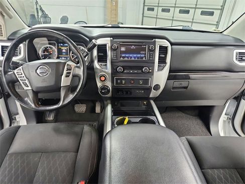 Used 2019 Nissan Titan SV w/ SV Convenience Package image 24