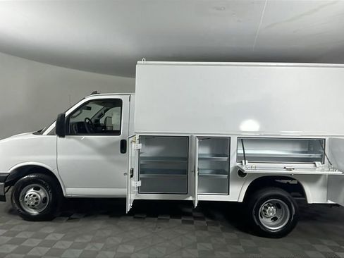 New 2025 Chevrolet Express 3500 w/ Power Convenience Package image 7
