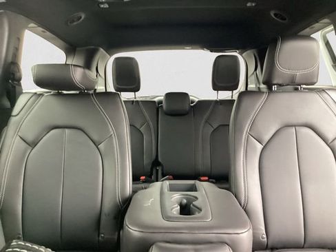 New 2026 Chrysler Pacifica Select image 14