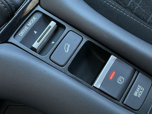 Used 2025 Honda HR-V LX image 35