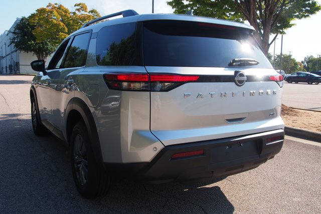 Used 2024 Nissan Pathfinder SV FWD image 5