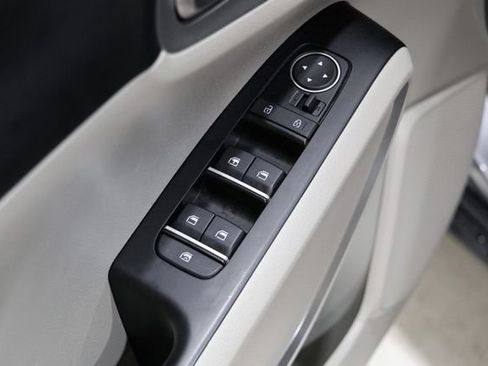 Used 2025 Kia Soul LX w/ LX Technology Package FWD image 19