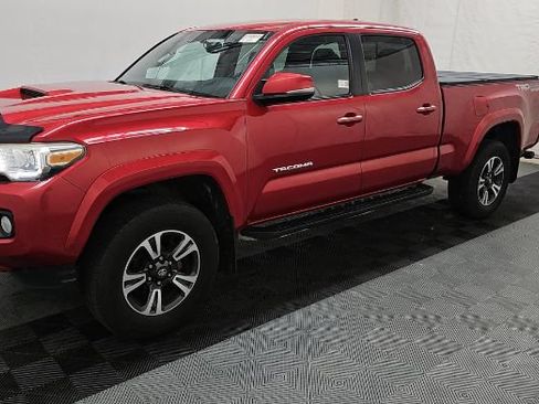 Used 2017 Toyota Tacoma TRD Sport AWD/4WD image 1