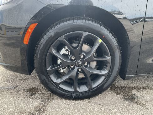 New 2026 Chrysler Pacifica Select w/ S Appearance Package image 15