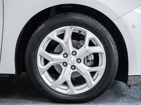 Used 2016 Chevrolet Volt Premier w/ Driver Confidence Package FWD image 15