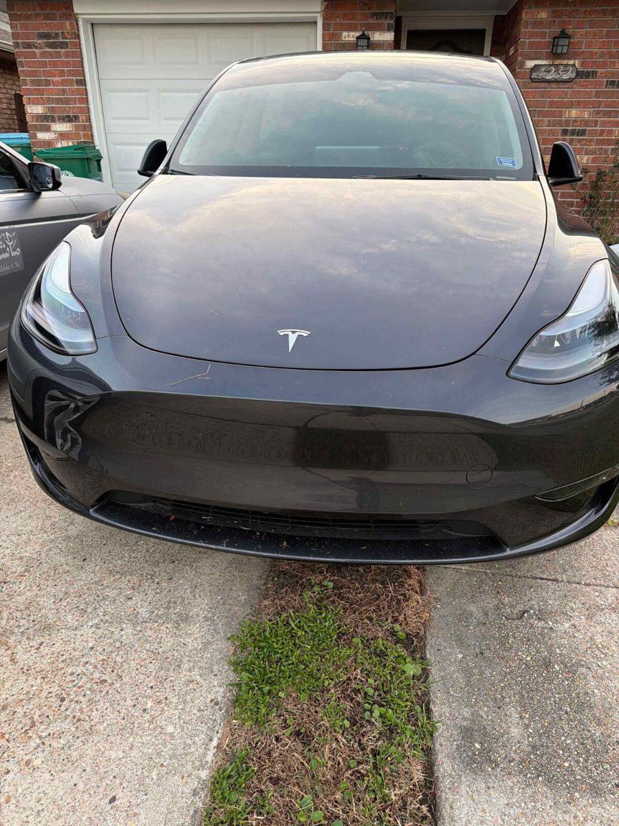 Used 2024 Tesla Model Y Long Range AWD/4WD image 2