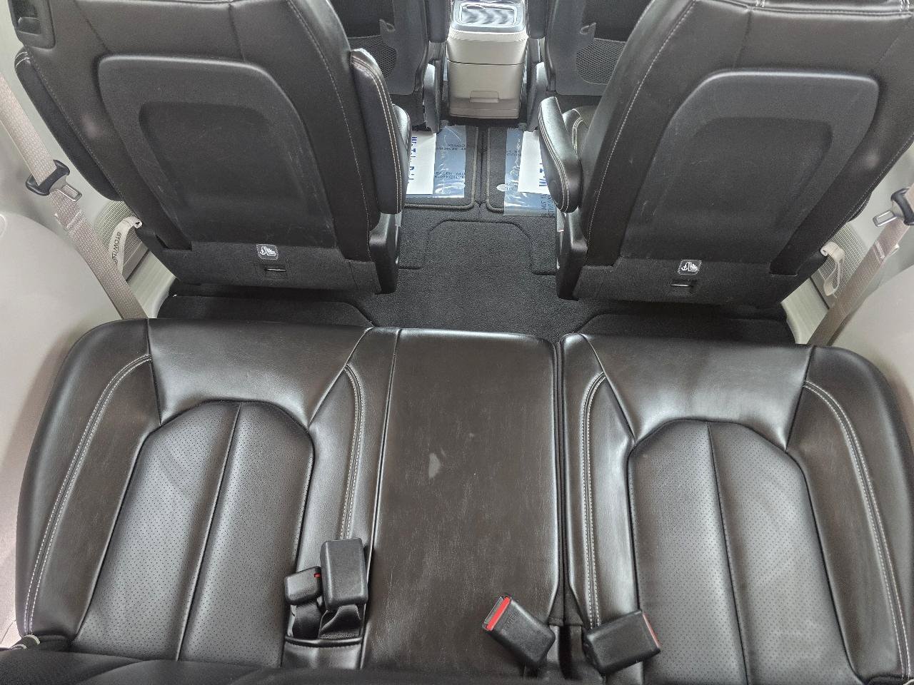 Used 2023 Chrysler Pacifica Touring-L FWD image 7