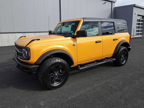 Used 2022 Ford Bronco Black Diamond image 4