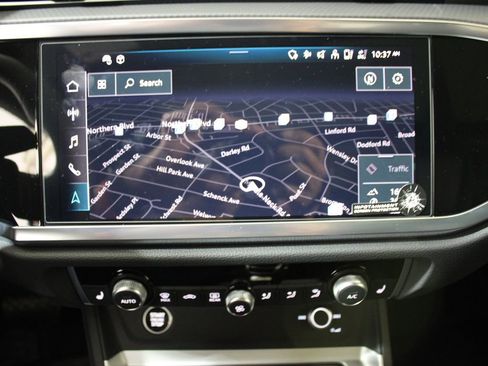 Used 2024 Audi Q3 2.0T Premium Plus image 3