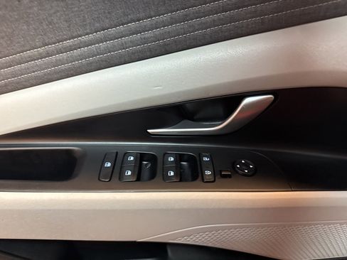 Used 2021 Hyundai Elantra Limited image 22