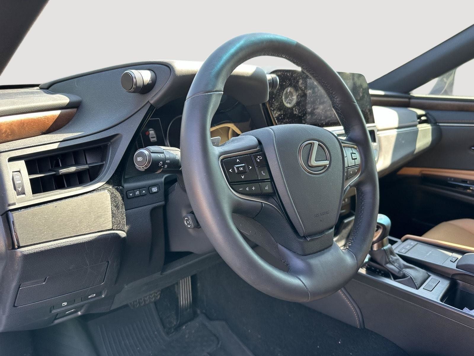 Used 2022 Lexus ES 250 w/ Premium Package AWD/4WD image 11