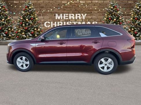 Used 2025 Kia Sorento LX image 2