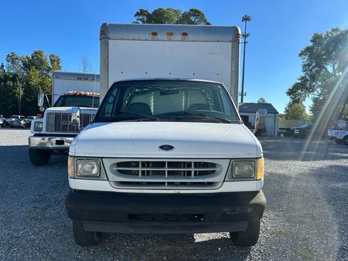 Used 2002 Ford E-350 and Econoline 350 Super Duty image 2