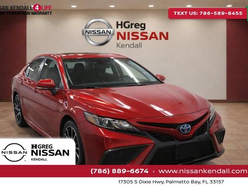 Used 2023 Toyota Camry SE FWD image 1