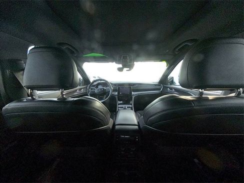 Used 2023 Jeep Grand Cherokee L Laredo image 34