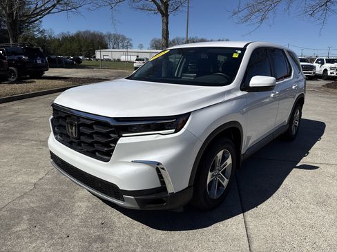 Used 2025 Honda Pilot EX-L image 3