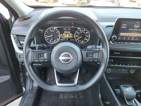 Used 2023 Nissan Rogue SV image 16