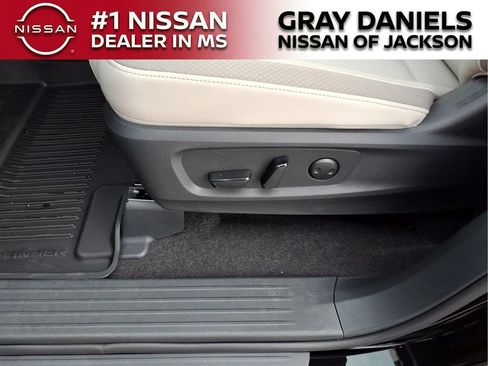 New 2026 Nissan Pathfinder SL FWD image 17