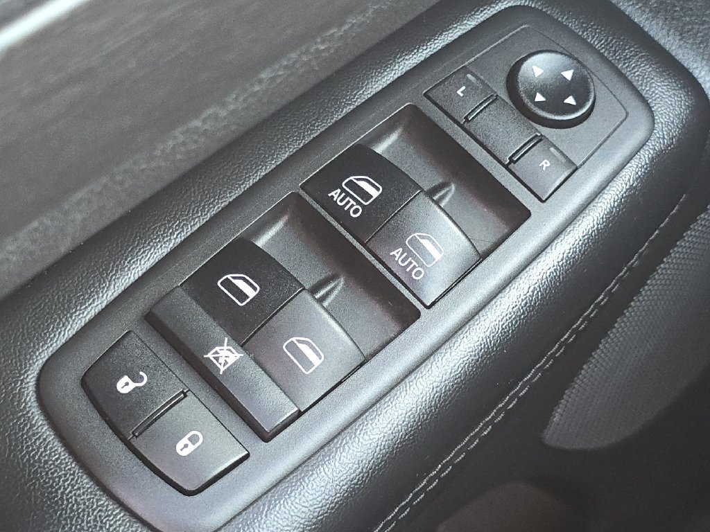 Used 2018 Jeep Grand Cherokee Altitude AWD/4WD image 27