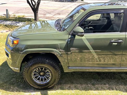 Used 2022 Toyota 4Runner Limited AWD/4WD image 10