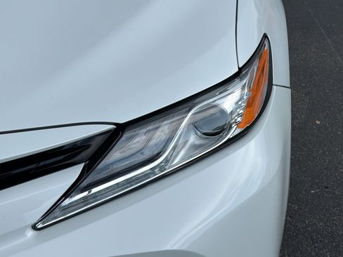 Used 2019 Toyota Camry XLE FWD image 10