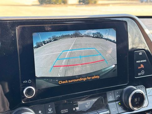 Used 2024 Toyota Highlander XLE image 22