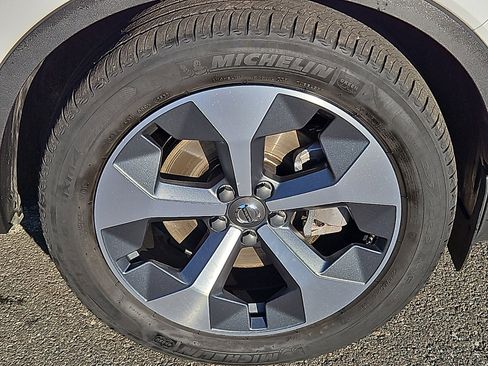 Certified 2023 Volvo XC40 B5 Plus image 8