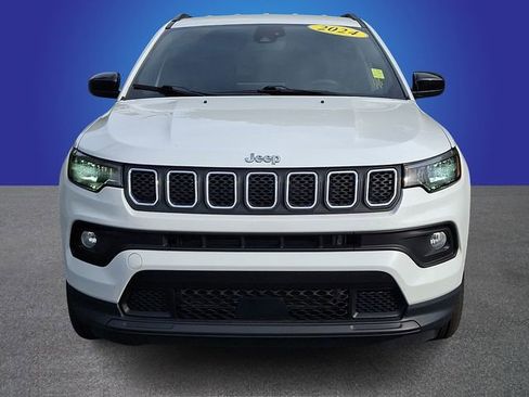 Used 2024 Jeep Compass Latitude AWD/4WD image 2