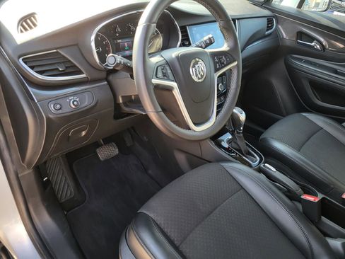 Used 2021 Buick Encore Preferred AWD/4WD image 18