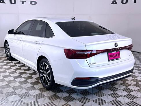 Used 2025 Volkswagen Jetta SE w/ Sunroof Package image 5