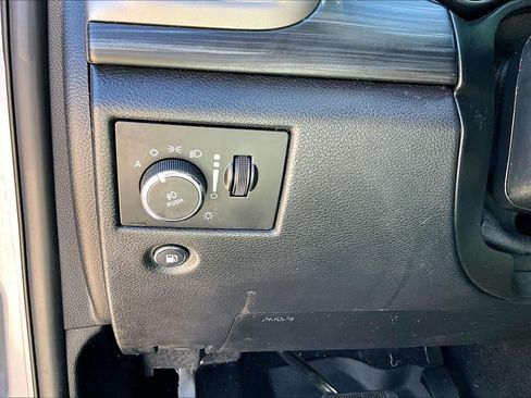 Used 2020 Jeep Grand Cherokee Altitude AWD/4WD image 31
