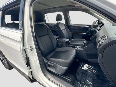 Used 2022 Volkswagen Tiguan SE w/ Panoramic Sunroof Package FWD image 28