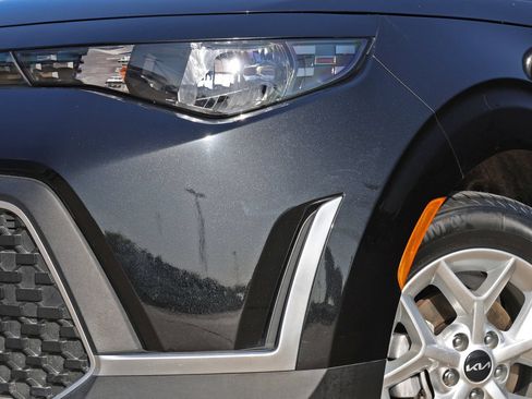 Used 2025 Kia Soul LX w/ LX Technology Package FWD image 10