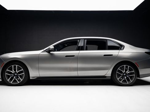 Used 2023 BMW 740i RWD image 17