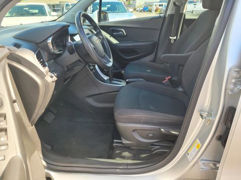Used 2017 Chevrolet Trax LS FWD image 10