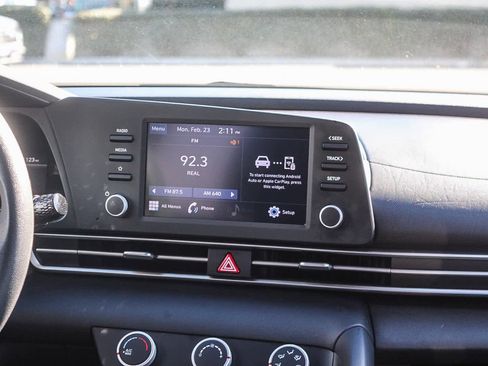 Used 2021 Hyundai Elantra SE image 18