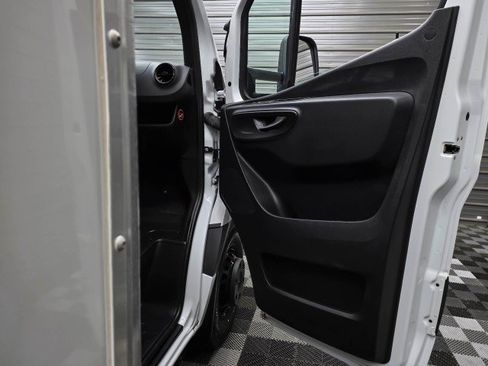 Used 2024 Mercedes-Benz Sprinter 4500 image 27