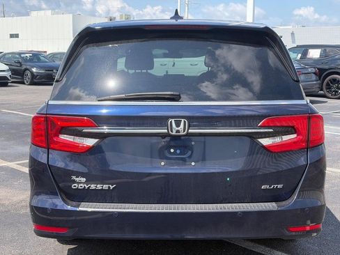 Used 2023 Honda Odyssey Elite image 3