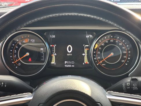 Used 2020 Jeep Wrangler Unlimited Sahara image 25