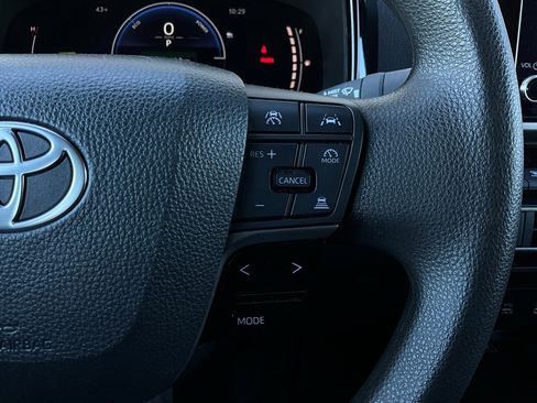 Used 2025 Toyota Camry LE image 33